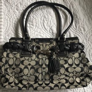 Coach purse in prestige condition
